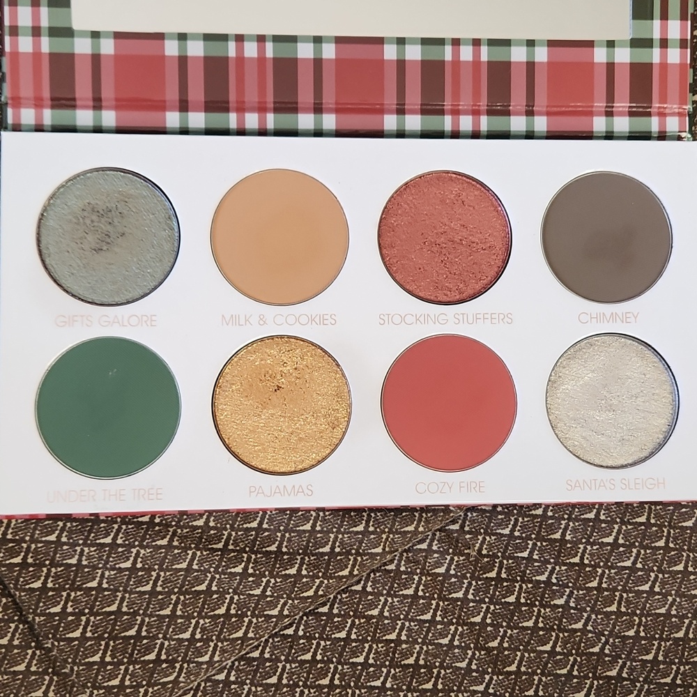 Give Me Glow Cosmetics Christmas Morning Palette